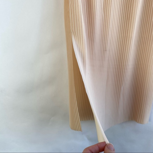 & other stories Blush Pink Pleated Side Slit Midi Skirt - Picture 3 of 8